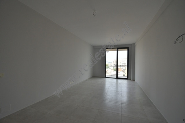 Ambient zyre me qira tek Golden Tower Residence ne Tirane